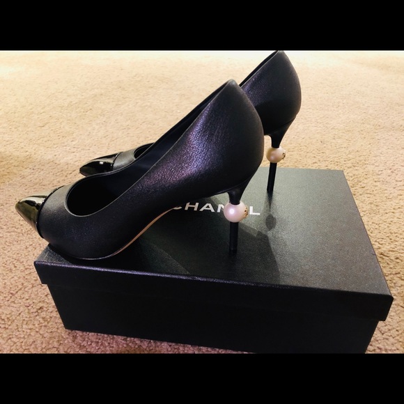 SOLD Chanel pointy pearl pumps - Picture 3 of 5